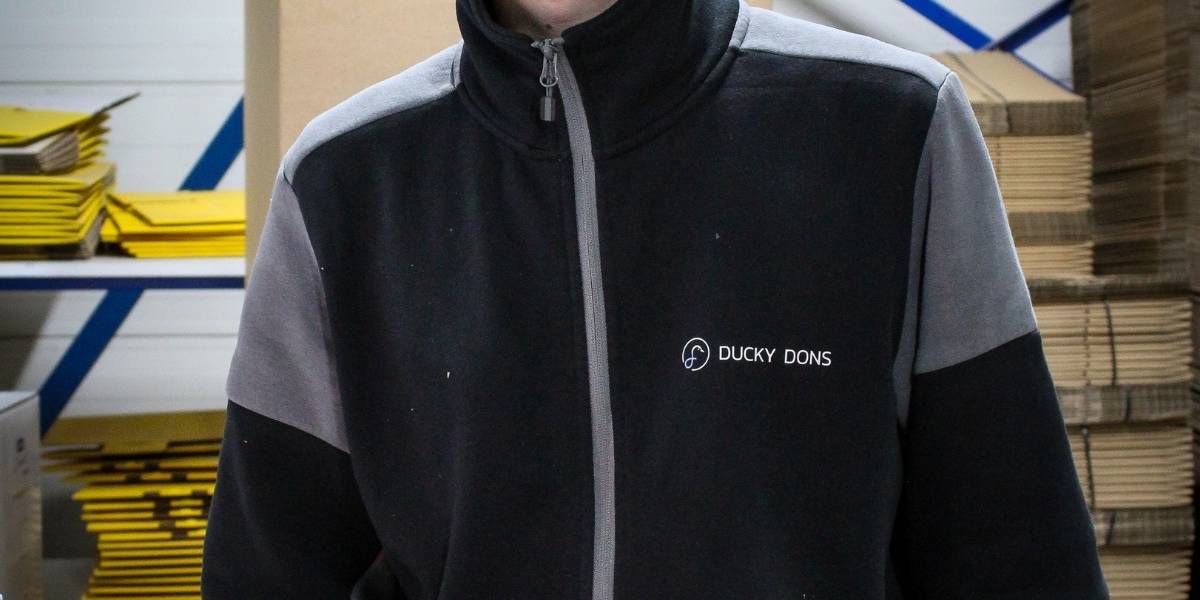klantcase duckydons borstlogo vooraanzicht 1