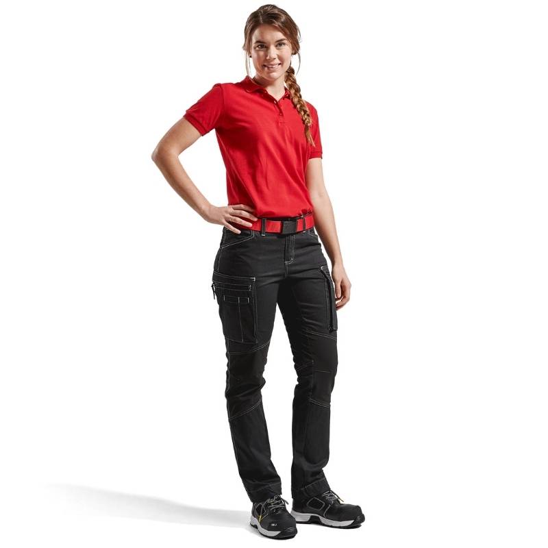 Logistiek vrouw rood